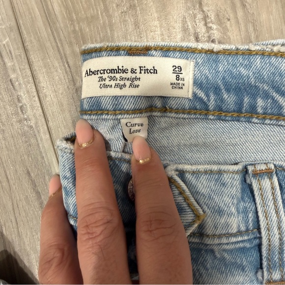 Abercrombie & Fitch The 90s Straight jeans in the Curve Love fit - Picture 6 of 8
